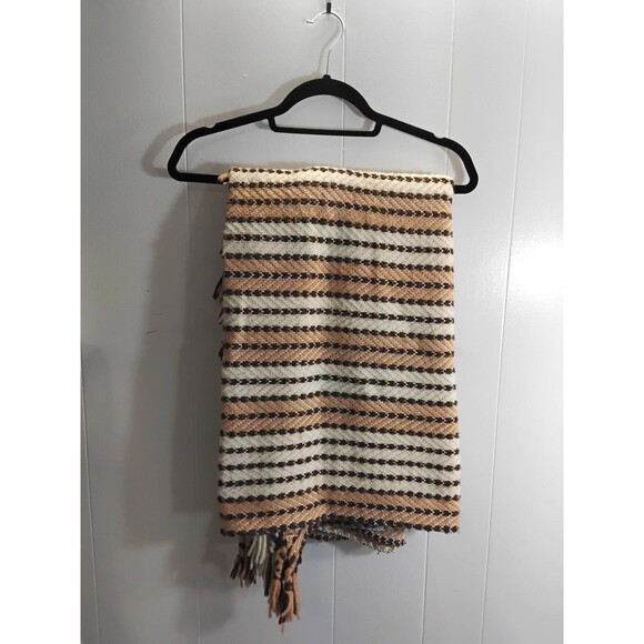 fringed woven blanket throw - Picture 1 of 3